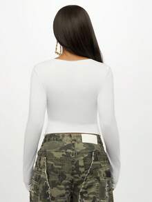 SUMWON 加大码长袖修身上衣，胸前黑色波点设计，圆领短款衬衫 - 白色 - 查看 2