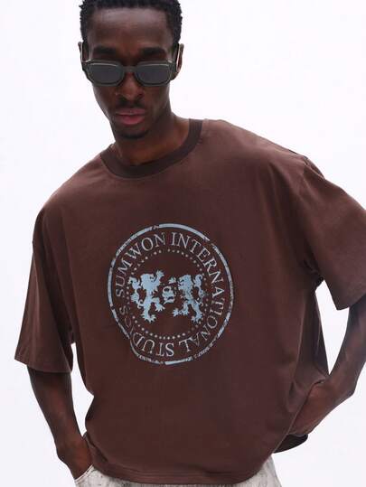 SUMWON Camiseta casual de corte boxy con estampado, con gráficos con logotipo circular en la parte delantera y trasera, inspirada en el estilo vintage