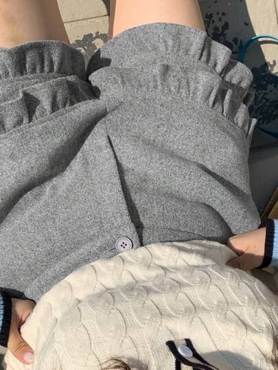 Dazy Plus 大码女式休闲纯色粗花呢荷叶边短裤，适合春秋季穿着