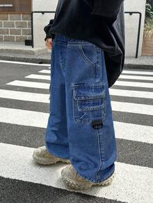 SHEIN 男童街头酷炫卡其色工装口袋宽松牛仔裤，休闲百搭，适合男童秋季穿着，黑色工装裤，童装，男童工装裤，童装工装牛仔裤 - 中等水洗藍 - 查看 6