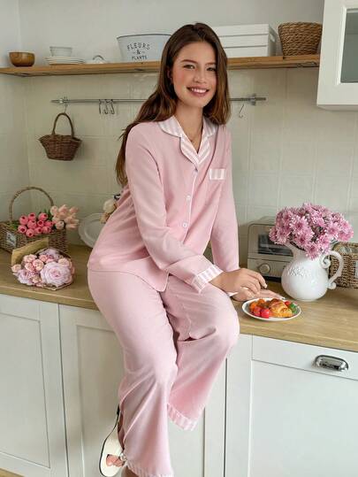 Snug Reverie Pembe Çizgili Patchwork Yakalı Uzun Kollu Pijama Takımı Açık Pembe Pijama Takımı Nedime Pijama Takımı Kişiselleştirilmiş Uyku Giyim Kadın 2 Parça Takım Anne Pembe Pijama Takımı Kadın Ev Giyim Takımı