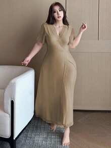 Dazy Plus Camisón elegante de talla grande para mujer con encaje de contraste y longitud media - Caqui - Ver 3