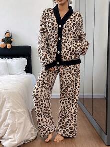 SHEIN 女士撞色豹纹印花舒适上衣和裤子睡衣套装，舒适猎豹睡衣套装，配套家居服，蓬松冬季服装 - 彩色 - 查看 1