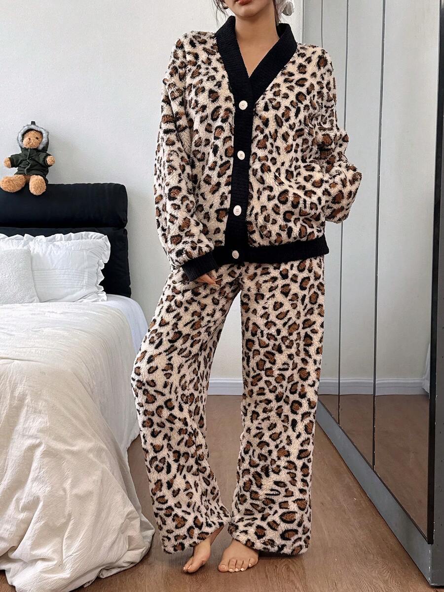 SHEIN 女士撞色豹纹印花舒适上衣和裤子睡衣套装，舒适猎豹睡衣套装，配套家居服，蓬松冬季服装 - 彩色 - 查看 1