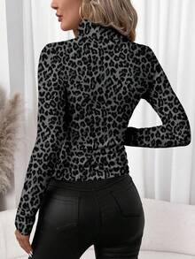 SHEIN Clasi Camiseta de base de cuello alto con estampado de leopardo para mujer, de uso casual - Multicolor - Ver 2