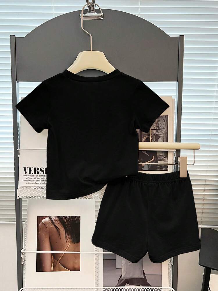 SHEIN Playful Pals Set de 2 piezas de camiseta de manga corta de cuello redondo y pantalones cortos con estampado geométrico y de letras casual para bebé niño, adecuado para salidas en verano - Negro - Añade 2