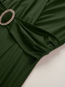 SHEIN Clasi 女士V领腰部褶皱短袖连衣裙酒红色长款女装 - 軍綠色 - 查看 8