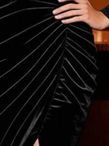 EMERY ROSE 黑色网纱珍珠高领长袖垂褶高开衩修身长款丝绒连衣裙 圣诞节服装 场合礼服 舞会礼服 - 黑色 - 查看 3