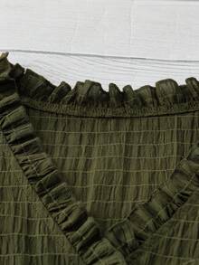 Linhara 大码女式纯色纹理V领荷叶边长袖宽松休闲上衣，面料柔软舒适，适合日常穿着。 - 軍綠色 - 查看 5