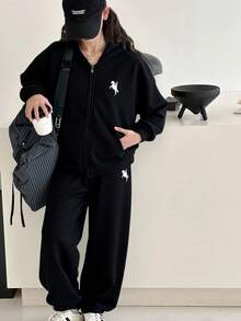 SHEIN 少女两件套服装，黑色连帽卫衣，秋季休闲套装，适合儿童日常穿着，返校、典礼、日常、学校、旅行、运动、秋冬季、新年、圣诞节等场合。 - 黑色 - 查看 2
