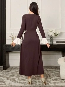 Modelyn Vestido Árabe de Manga Longa Elegante com Botões Coloridos em Contraste, Vestidos Árabes Elegantes Longos Estilo A Line, Para Festa à Noite/Convidado de Casamento/Vestidos Longos de Festa de Aniversário - Marrom - Visão 2