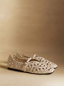 Rosivie 女士休闲百搭通勤镂空刺绣平底鞋 - 米色 - 查看 5