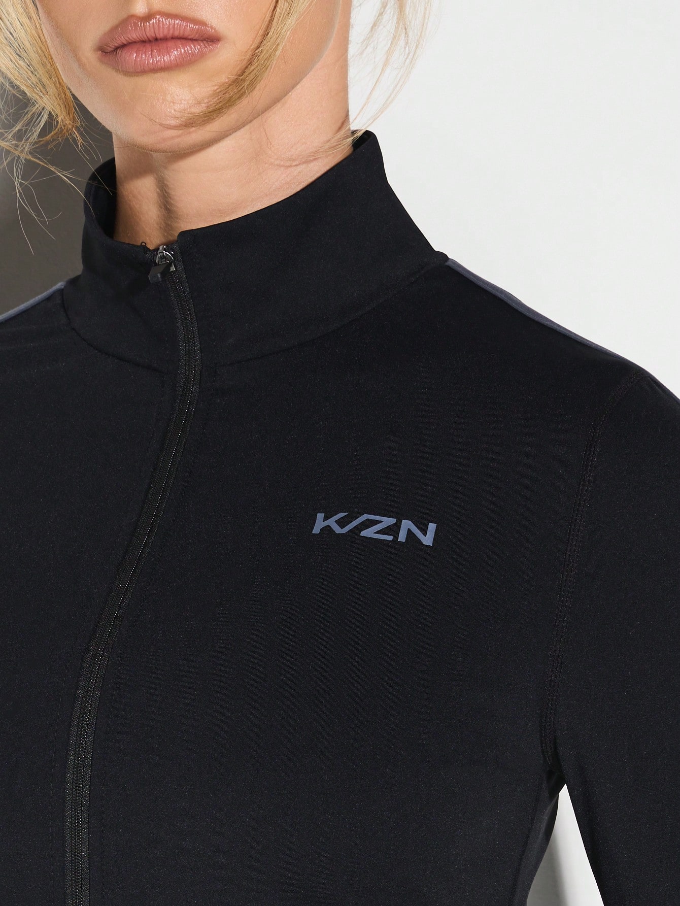 KIZN Trainingsjacke mit durchgehendem Reißverschluss und Kontraststreifen