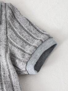 Genkimix Kids 两件套V领针织短袖上衣和褶皱可爱蝴蝶结半身裙套装 - 彩色 - 查看 6