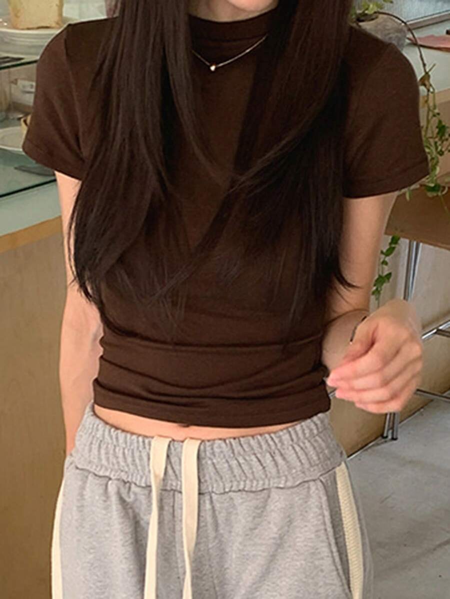 DAZY Dam höst/vinter rund halsad t-shirt med enkel linjedesign, figurnära och avslappnad passform - Brun - Visa 1