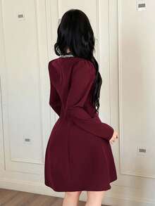 Feyla Elegant Rhinestone Decor Waist Cutout Neck Slim A-Line Short Dress, Suitable For Parties - Burgundy - View 3