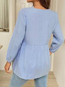 SHEIN Áo thun dài tay cổ tròn họa tiết sọc tối giản cho con bú hàng ngày - Xanh và trắng - Xem 2