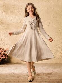 Váy vải kaki dệt kim màu trơn cổ chữ V thanh lịch tối giản thời trang cho bé gái tuổi mới lớn tay dài thắt eo dáng dài vừa phải có nơ tháo rời, váy thu đông cho bé gái tuổi mới lớn - Màu Khaki - Xem 1