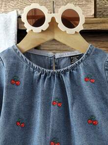 SHEIN Conjunto de 2 piezas de niña bebé con parches de mezclilla y estampado de cerezas, para otoño/invierno - Azul - Ver 7