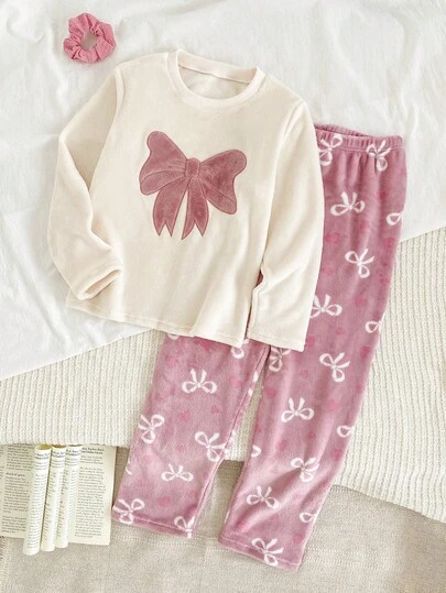 女童冬季套装，可爱蝴蝶结刺绣圆领宽松长袖抓绒上衣搭配蝴蝶结爱心印花宽松睡裤，蝴蝶结睡衣套装，配套睡衣套装，儿童蝴蝶结睡衣，柔软睡衣套装，蝴蝶结睡衣