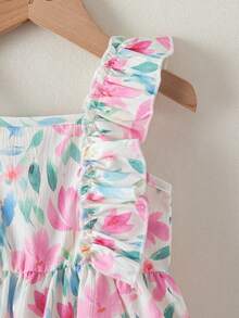 Souflis Souflis 这款粉白格纹吊带连衣裙，搭配可爱的草莓印花，营造出清新自然的氛围。肩部饰以荷叶边，完美诠释了夏日时尚优雅活泼的气质。A字版型，采用轻盈透气的面料，适合假日派对、周岁婚礼、景区游览、拍照等各种场合穿着。 - 彩色 - 查看 8