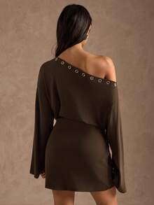 SHEIN BAE 女士纯棕色性感紧身迷你连衣裙，不对称下摆、不对称肩带、长袖、后背系带设计，四季皆宜：完美适用于圣诞节装扮、新年装束、姐妹聚会、浪漫约会、周末派对、休闲外出、音乐节以及秋冬季穿搭。 - 棕色 - 查看 2