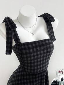 SHEIN Unity 女士黑色格子系带A字短款收腰连衣裙，学院风百搭单品，适合日常、通勤、外出、约会、秋冬季、返校季、毕业季等场合。 - 黑色 - 查看 5