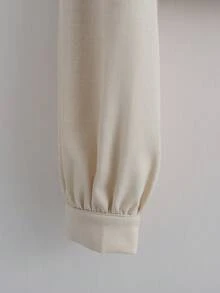 Franclia Nouvelle blouse élégante pour femmes avec col rond français, décoration de perles, manches bouffantes, ajustée avec fermeture éclair au dos, coupe courte, couleur unie pour le bureau - Nude - Voir 5