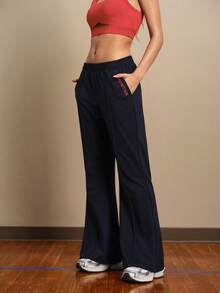 Cheerettes 女士字母印花弹力腰带口袋休闲喇叭运动裤 - 黑與白 - 查看 3