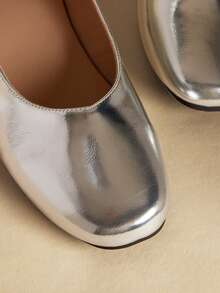 Rosivie 女士休闲百搭简约通勤纯色搭扣平底鞋 - 銀色 - 查看 7