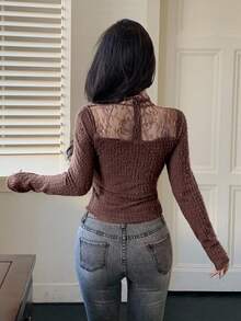DAZY 女士优雅修身长袖T恤，采用磨毛蕾丝拼接设计，适合秋季、冬季、春季、派对、上学、新年、圣诞节等各种场合穿着。 - 棕色 - 查看 5