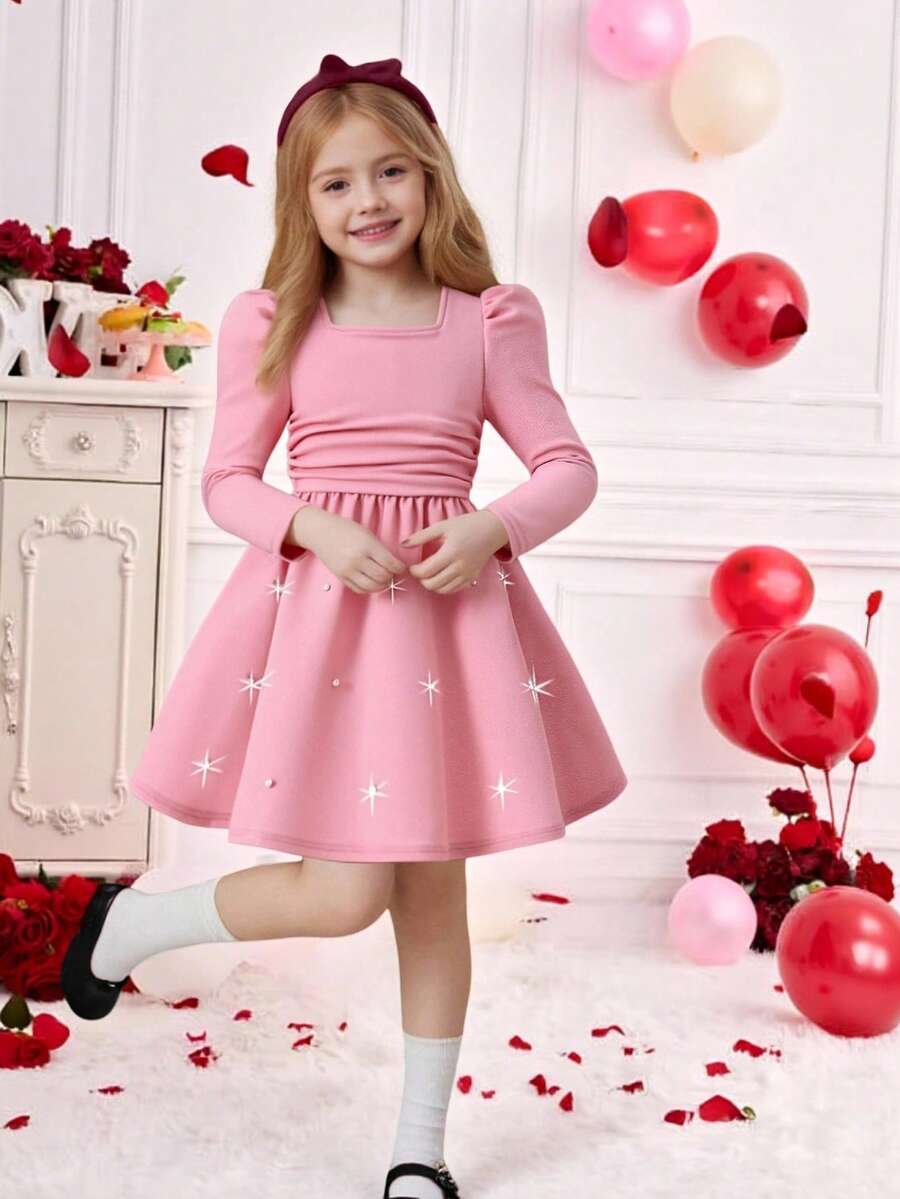 Elladie kids 女童红色方领连衣裙,腰部两侧有褶皱,裙摆饰有珍珠,泡泡袖设计,优雅时尚,适合各种场合、派对或日常穿着。 - 粉色 - 查看 1