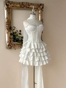 Lovelzi 优雅、浪漫、高贵、宫廷风格的白色缎面美人鱼剪影连衣裙，带有分层荷叶边下摆，适合新娘送礼会、婚礼、毕业典礼、度假