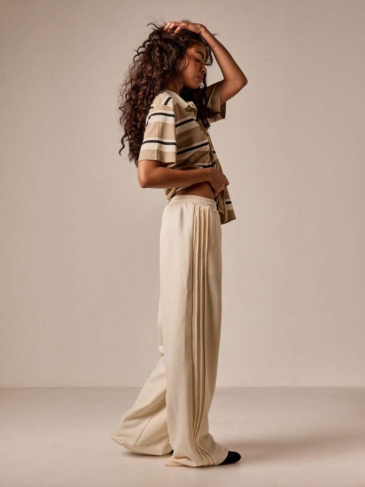 Spodnie dresowe typu jogger z szerokimi nogawkami i zaszewkami