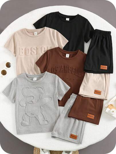 SHEIN 8件套男童舒适休闲日常百搭压纹字母短袖T恤短裤套装，适合春夏季节日常穿着、运动、郊游、上学、聚会、度假、拍照、返校季等场合。