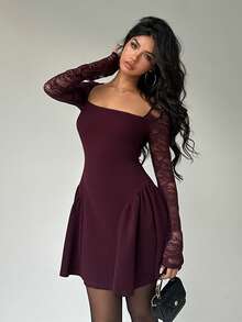 Aloruh فستان قصير مكشكش بخصر مطوي مع تصميم رقعة من الدانتيل وياقة مربعة للنساء - الأرجواني - مشاهدة 10