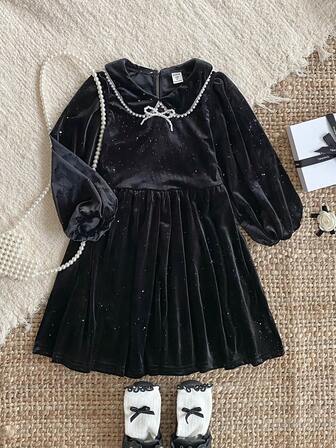 PrepCrw 这款优雅、学院风、休闲都市风格的黑色银色长袖连衣裙，配有珍珠饰边领口，适合各种场合穿着，包括居家服、日常穿着、圣诞节、节日、秋冬季服装、儿童秋冬季服装、嘉年华和假期。