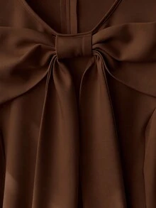 GlowEve CURVE 大码优雅舒适蝴蝶结装饰中长连衣裙，适合通勤和休闲穿着 - 巧克力棕 - 查看 5