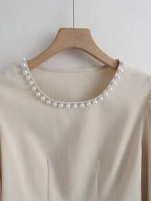 Franclia Nouvelle blouse élégante pour femmes avec col rond français, décoration de perles, manches bouffantes, ajustée avec fermeture éclair au dos, coupe courte, couleur unie pour le bureau - Nude - Voir 3