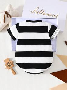 SHEIN Áo liền thân tay ngắn in hình gấu sọc cho bé trai sơ sinh/trẻ nhỏ - màu đen - Xem 8