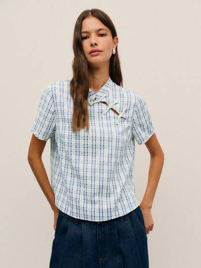 Nöista Girly Top Features A Stand Up Collar With Chinese-Inspiredred Elements. Three Buttons Add An Oriental Touch. The Short-Sleeved, Straight-Fit Silhouette , Clean Cut Enhance Comfort , A Casual Feel. The Plaid Pattern Creates A Retro, Preppy Vibe With A Casual, Everyday Feel. It's Perfect For Casual Outings, Gathelayerings With Friends, Cultural Events, , More, , Can Easily Be Integrated Into A Lightly Retro Or Sweet Style.