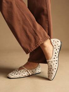Rosivie 女士休闲百搭通勤镂空刺绣平底鞋 - 米色 - 查看 2