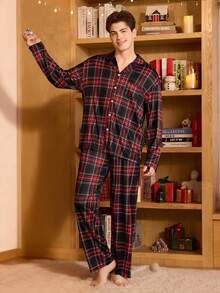 CoupledUp 男士休闲格子印花翻领纽扣长袖上衣和裤子睡衣套装，秋冬情侣睡衣套装，男士家居服套装，男士睡衣套装，圣诞节 - 彩色 - 查看 3