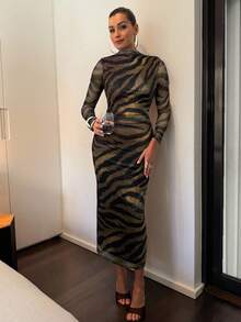 Lavishia 黑色和咖啡色抽象印花长袖修身连衣裙，女款，高领长袖 - 彩色 - 查看 4