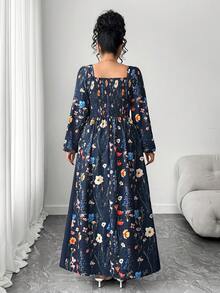 SHEIN Elenzya Vestido longo plus size feminino com estampa floral, decote quadrado, mangas bufantes e cintura marcada, na cor azul marinho lisa com detalhes em patchwork. Elegante vestido francês versátil para férias e para o dia a dia, perfeito para um visual romântico. - Azul - Ver 2