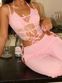 SHEIN Ensemble de pyjama 2 pièces femme, top camisole à couches de dentelle de couleur unie avec nœud papillon en dentelle, pantalon à taille nouée, confortable - Rose bonbon - Voir 5