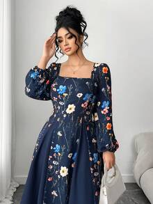 SHEIN Elenzya Vestido longo plus size feminino com estampa floral, decote quadrado, mangas bufantes e cintura marcada, na cor azul marinho lisa com detalhes em patchwork. Elegante vestido francês versátil para férias e para o dia a dia, perfeito para um visual romântico. - Azul - Ver 7