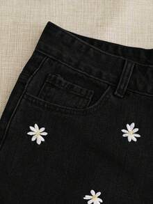 EMERY ROSE Plus Size Summer Casual Daisy Embroidered Denim Shorts Jorts, Jean Shorts, Plus Size Shorts - Black - View 4