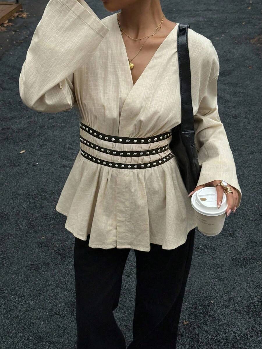 Siren Gaze 女式深V领收腰铆钉装饰长袖衬衫 - 杏色 - 查看 1