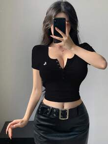 DAZY 女士短袖短款 T 恤，半纽扣开襟，圆领，夏季 - 黑色 - 查看 3